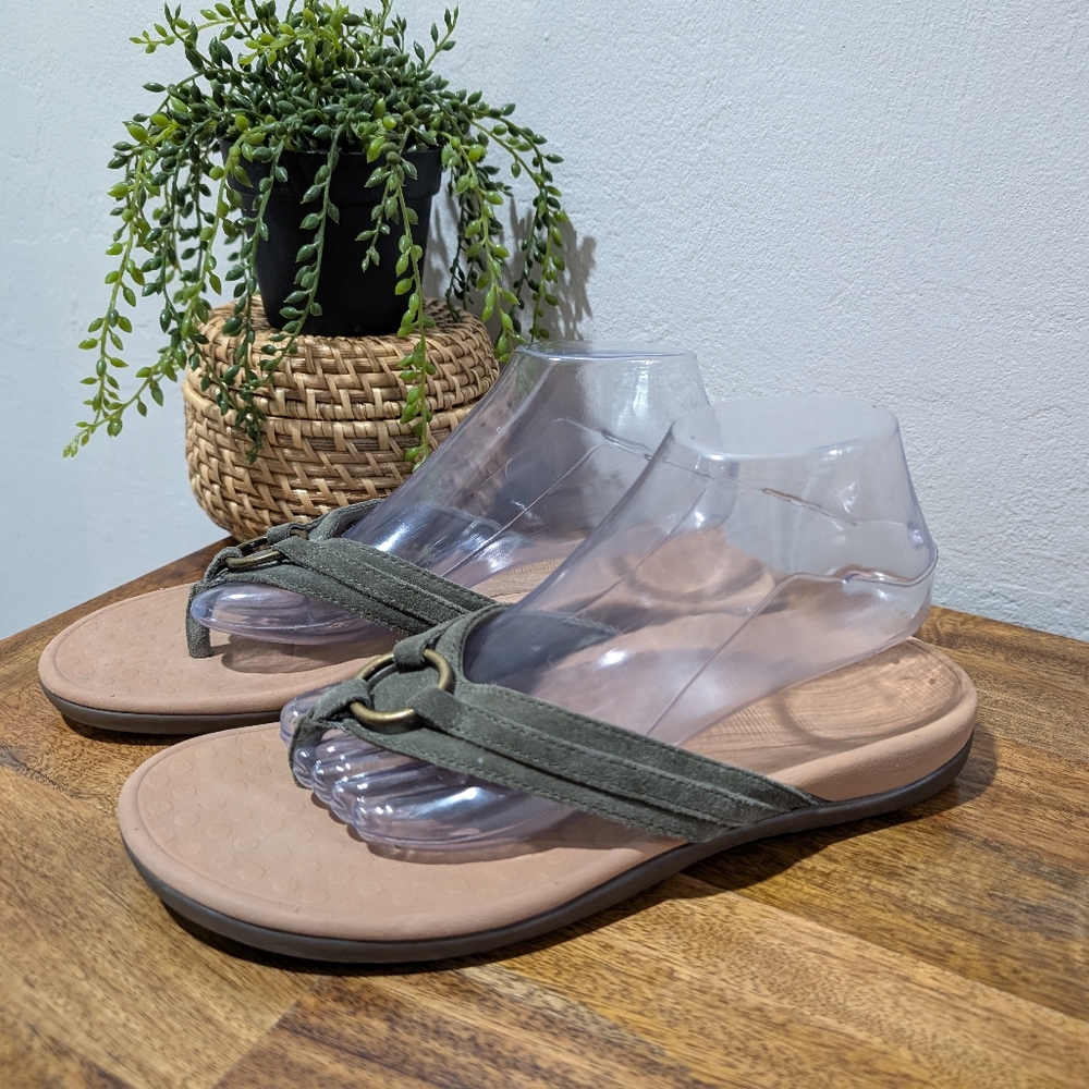 Vionic Tide Aloe Sandals Womens Sz 10 Fip Flops Green Olive Suede MINT